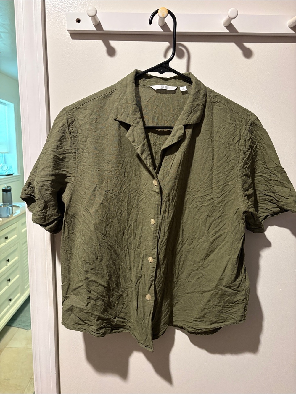 Uniqlo Olive Green Short-Sleeve Button-Down Shirt